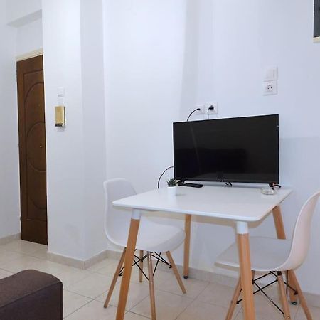 Minimal Apartment At The Foot Of The Odeon Of ... 雅典 外观 照片