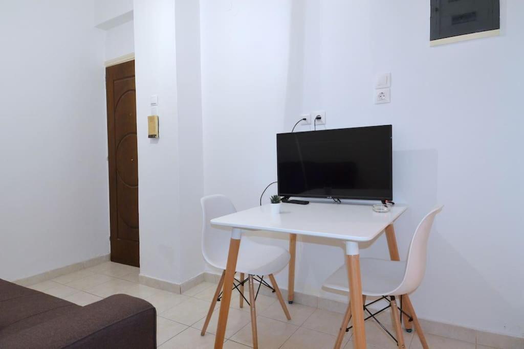 Minimal Apartment At The Foot Of The Odeon Of ... 雅典 外观 照片