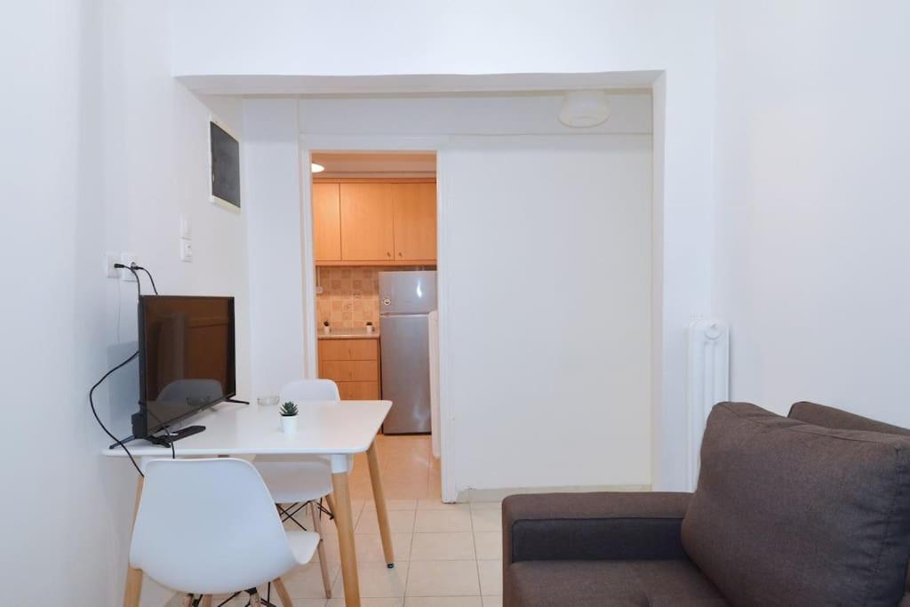 Minimal Apartment At The Foot Of The Odeon Of ... 雅典 外观 照片